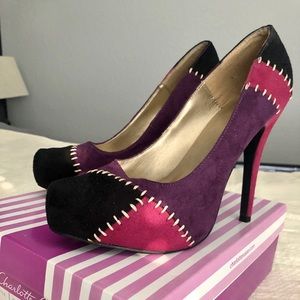 Multi color platform pumps